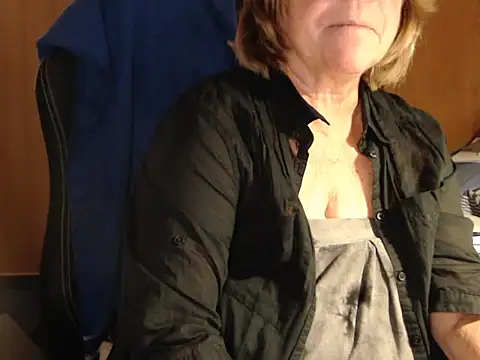 Snapshot of _sunshine__ chatting on 31, 10, 2025 sunshine online show from 31, 10, 2025