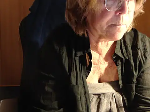 Snapshot of _sunshine__ chatting on 7, 11, 2025 sunshine online show from 7, 11, 2025