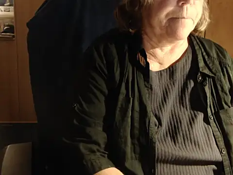 Snapshot of _sunshine__ chatting on 13, 11, 2025 sunshine online show from 13, 11, 2025