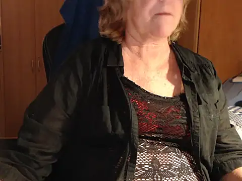 Snapshot of _sunshine__ chatting on 17, 11, 2025 sunshine online show from 17, 11, 2025