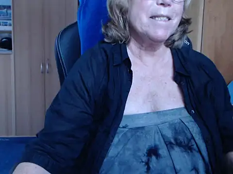 Snapshot of _sunshine__ chatting on 4, 2, 2026 sunshine online show from 4, 2, 2026