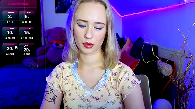 Snapshot of SashaBrooks chatting on 22, 10, 2025 SashaBrooks online show from 22, 10, 2025