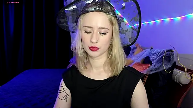 Snapshot of SashaBrooks chatting on 29, 10, 2025 SashaBrooks online show from 29, 10, 2025