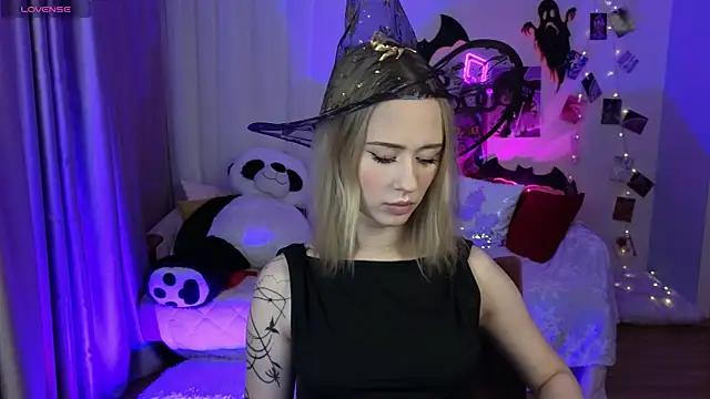 Snapshot of SashaBrooks chatting on 31, 10, 2025 SashaBrooks online show from 31, 10, 2025