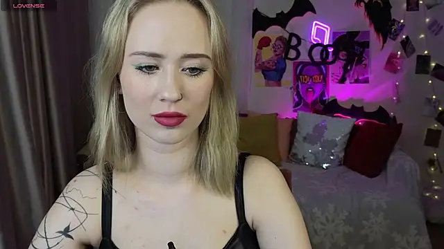 Snapshot of SashaBrooks chatting on 2, 11, 2025 SashaBrooks online show from 2, 11, 2025