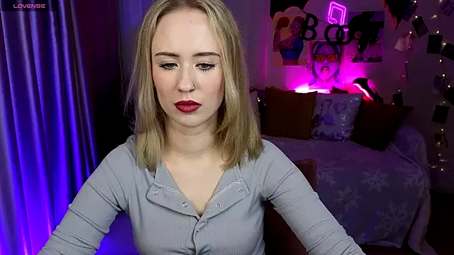 Snapshot of SashaBrooks chatting on 11, 11, 2025 SashaBrooks online show from 11, 11, 2025