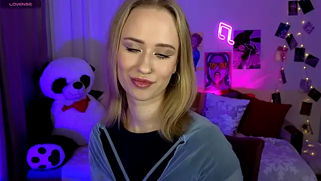 Snapshot of SashaBrooks chatting on 15, 11, 2025 SashaBrooks online show from 15, 11, 2025