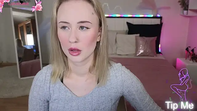 Snapshot of SashaBrooks chatting on 17, 11, 2025 SashaBrooks online show from 17, 11, 2025