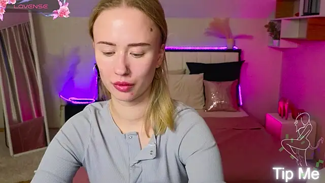 Snapshot of SashaBrooks chatting on 26, 11, 2025 SashaBrooks online show from 26, 11, 2025