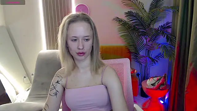 Snapshot of SashaBrooks chatting on 28, 11, 2025 SashaBrooks online show from 28, 11, 2025