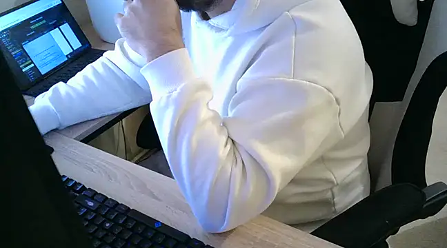 Snapshot of zebymasry chatting on 30, 12, 2024 zebymasry online show from 30, 12, 2024