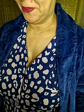 Snapshot of Foxlady2271 chatting on 4, 1, 2025 Foxlady2271 online show from 4, 1, 2025