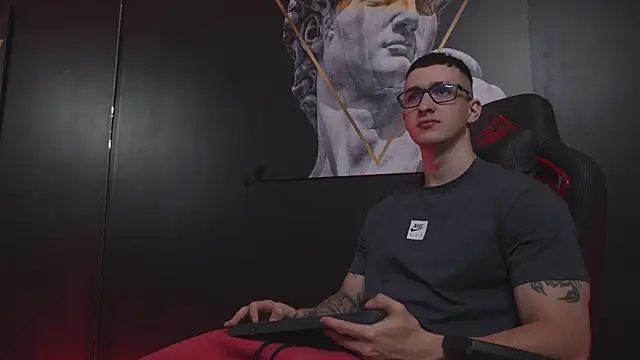 JacksonOlsenn online show from 19, 11, 2025