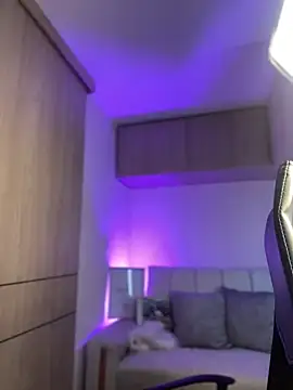 maddy bronw  online show from 11, 1, 2025