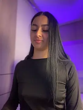 maddy bronw  online show from 12, 1, 2025