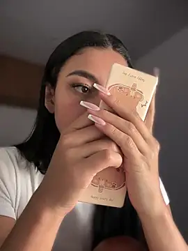 maddy bronw  online show from 18, 2, 2025