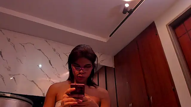 Snapshot of evelyn_wine chatting on 25, 9, 2025 evelyn wine online show from 25, 9, 2025
