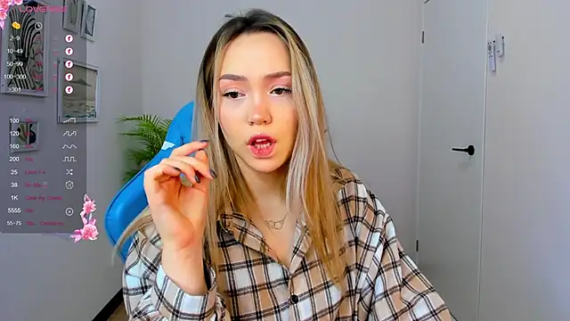 Snapshot of Evia_r0se chatting on 20, 12, 2024 Evia r0se online show from 20, 12, 2024