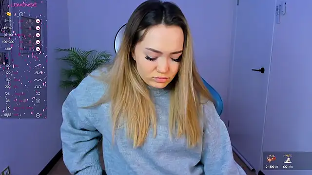 Snapshot of Evia_r0se chatting on 5, 1, 2025 Evia r0se online show from 5, 1, 2025