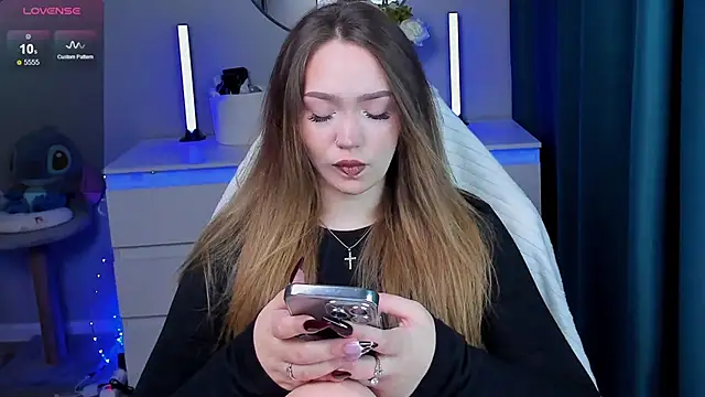 Snapshot of Evia_r0se chatting on 18, 10, 2025 Evia r0se online show from 18, 10, 2025