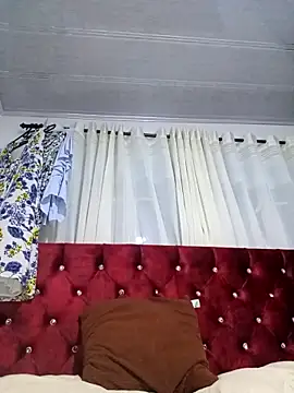 Samantha Sullivan  online show from 28, 2, 2025