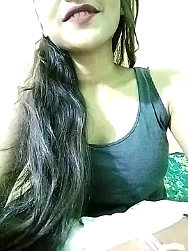 MISSQUEEN48 online show from 10, 3, 2025