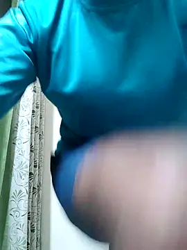 Snapshot of Wild-Honey chatting on 28, 2, 2025 Wild-Honey online show from 28, 2, 2025