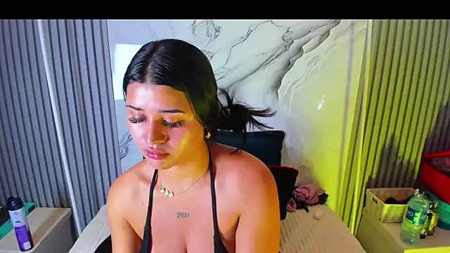 Snapshot of venusowen_ chatting on 2, 6, 2026 venusowen online show from 2, 6, 2026