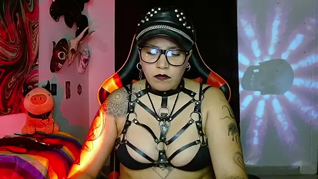 Snapshot of LilithSharon chatting on 7, 6, 2026 LilithSharon online show from 7, 6, 2026