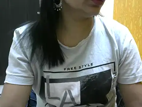 Snapshot of l_l_ish chatting on 11, 3, 2025 l l ish online show from 11, 3, 2025