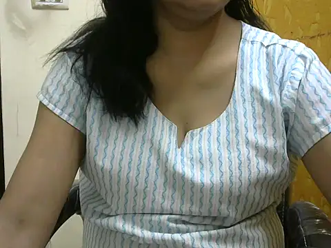 Snapshot of l_l_ish chatting on 15, 10, 2025 l l ish online show from 15, 10, 2025