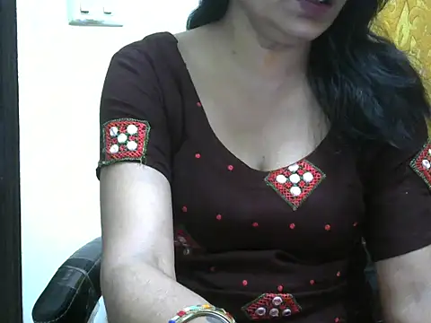 Snapshot of l_l_ish chatting on 18, 10, 2025 l l ish online show from 18, 10, 2025