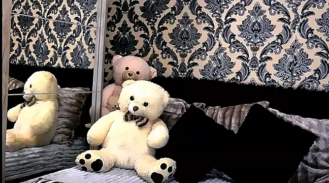 Snapshot of Aly_girl1 chatting on 10, 1, 2025 Aly girl1 online show from 10, 1, 2025