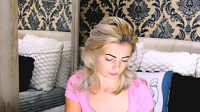 Snapshot of Aly_girl1 chatting on 22, 9, 2025 Aly girl1 online show from 22, 9, 2025