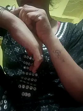 Snapshot of Hotty-queen chatting on 9, 10, 2025 Hotty-queen online show from 9, 10, 2025