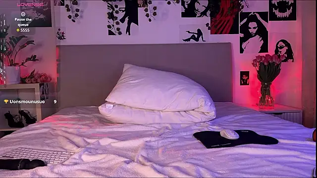 Lisa Moones online show from 5, 3, 2026