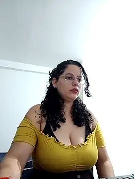 Snapshot of babyluna939 chatting on 1, 5, 2026 babyluna939 online show from 1, 5, 2026