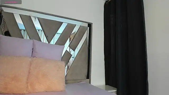 Snapshot of sara_williams01 chatting on 18, 11, 2025 sara williams01 online show from 18, 11, 2025