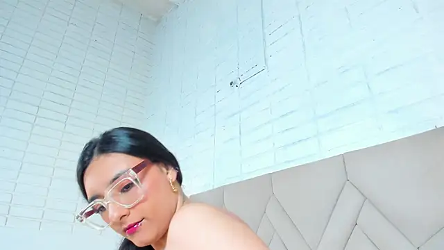 Snapshot of Isis_Osman chatting on 5, 1, 2025 Isis Osman online show from 5, 1, 2025