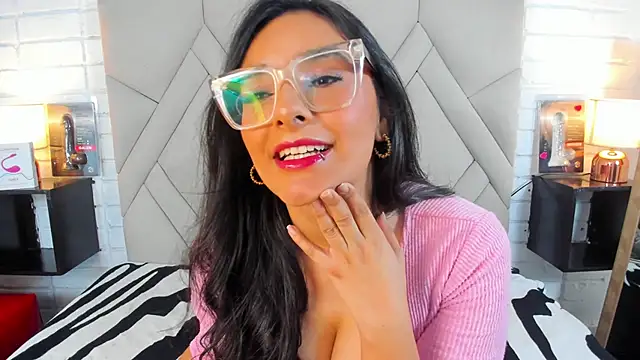 Snapshot of Isis_Osman chatting on 8, 1, 2025 Isis Osman online show from 8, 1, 2025