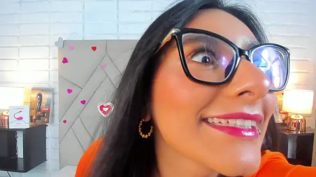 Snapshot of Isis_Osman chatting on 19, 2, 2025 Isis Osman online show from 19, 2, 2025