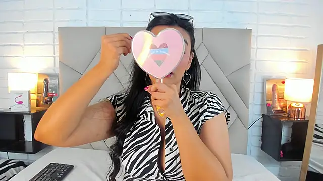 Snapshot of Isis_Osman chatting on 7, 3, 2025 Isis Osman online show from 7, 3, 2025