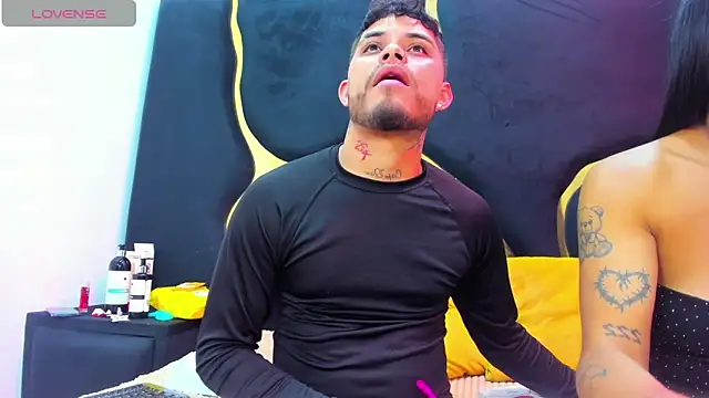 Snapshot of MelissaAndZeuss chatting on 6, 11, 2025 MelissaAndZeuss online show from 6, 11, 2025