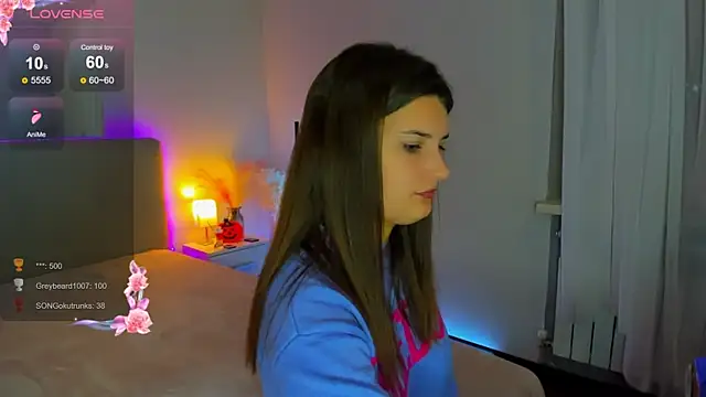 Snapshot of Laura_Leee chatting on 13, 10, 2025 Laura Leee online show from 13, 10, 2025