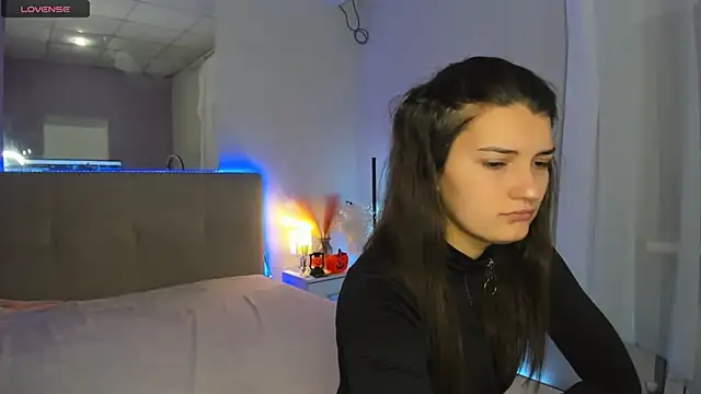 Snapshot of Laura_Leee chatting on 21, 10, 2025 Laura Leee online show from 21, 10, 2025