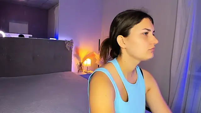 Laura Leee online show from 5, 7, 2026
