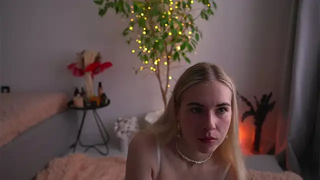 Snapshot of lorrie_love_story chatting on 14, 9, 2025 lorrie love story online show from 14, 9, 2025