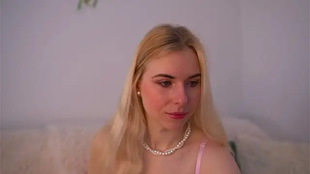 Snapshot of lorrie_love_story chatting on 6, 4, 2026 lorrie love story online show from 6, 4, 2026