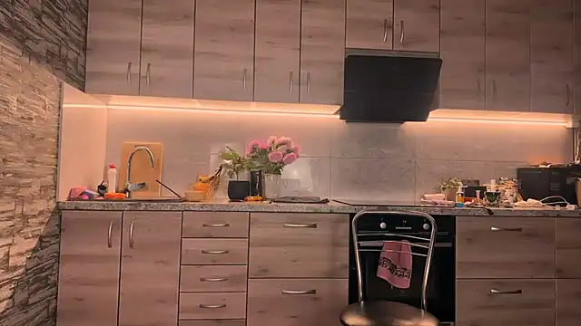 Snapshot of ___art chatting on 19, 9, 2025    art online show from 19, 9, 2025