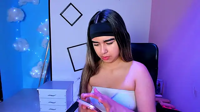 Snapshot of NahomiConnor_ chatting on 19, 9, 2025 NahomiConnor online show from 19, 9, 2025